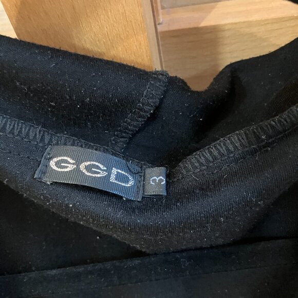 Black long sleeve shirt with large hood - Picture 2 of 9